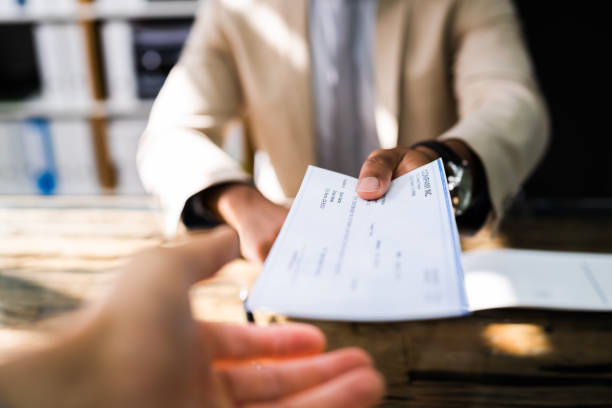 Choosing a Cheque Bounce Lawyer in Delhi Carefully